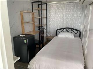 phòng đầy đủ nôi thất