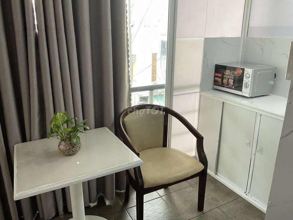 phòng đầy đủ nôi thất