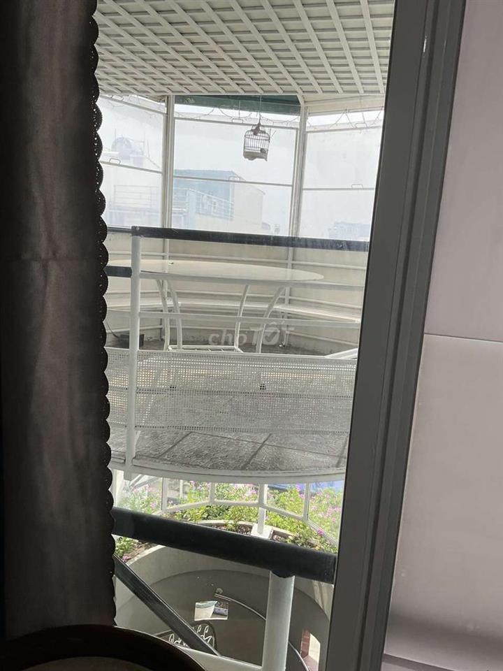 phòng đầy đủ nôi thất