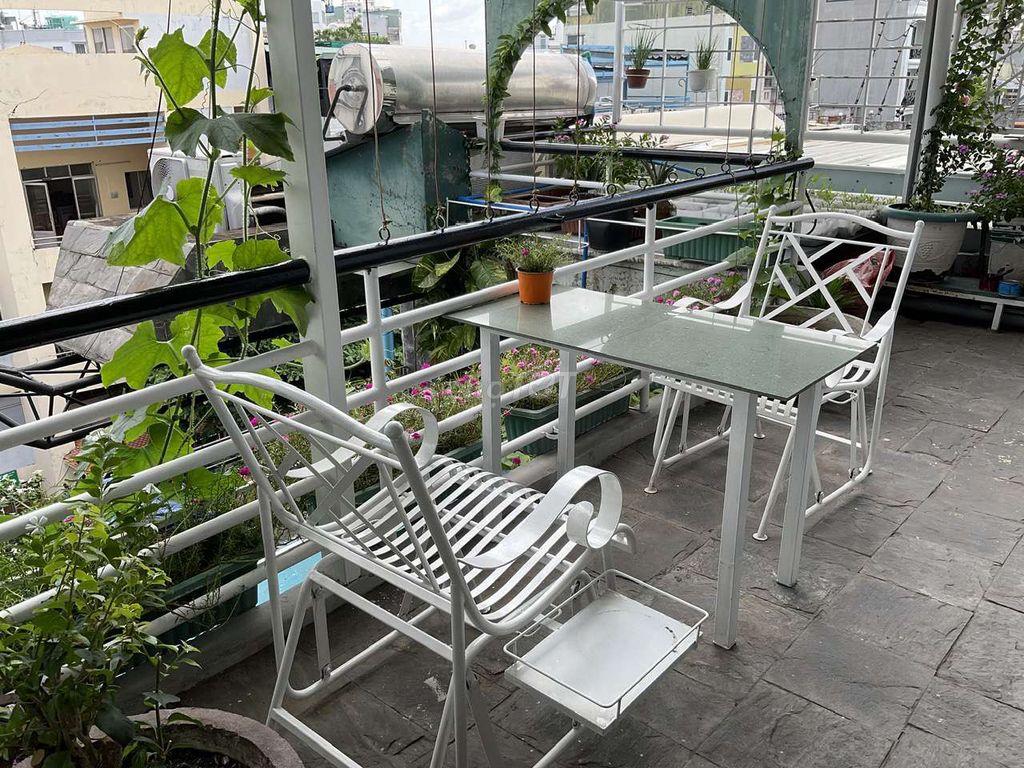 phòng đầy đủ nôi thất