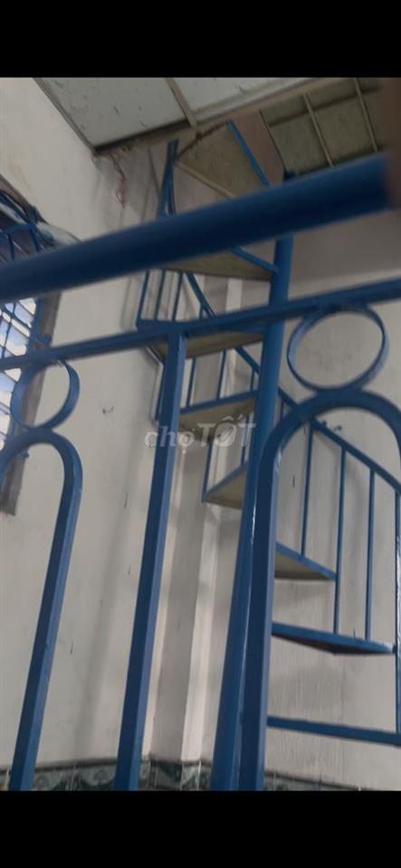 Nhà nhỏ nguyên căn 2 tầng đúc 