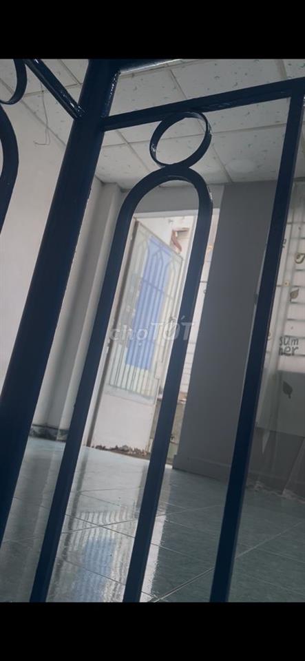Nhà nhỏ nguyên căn 2 tầng đúc 