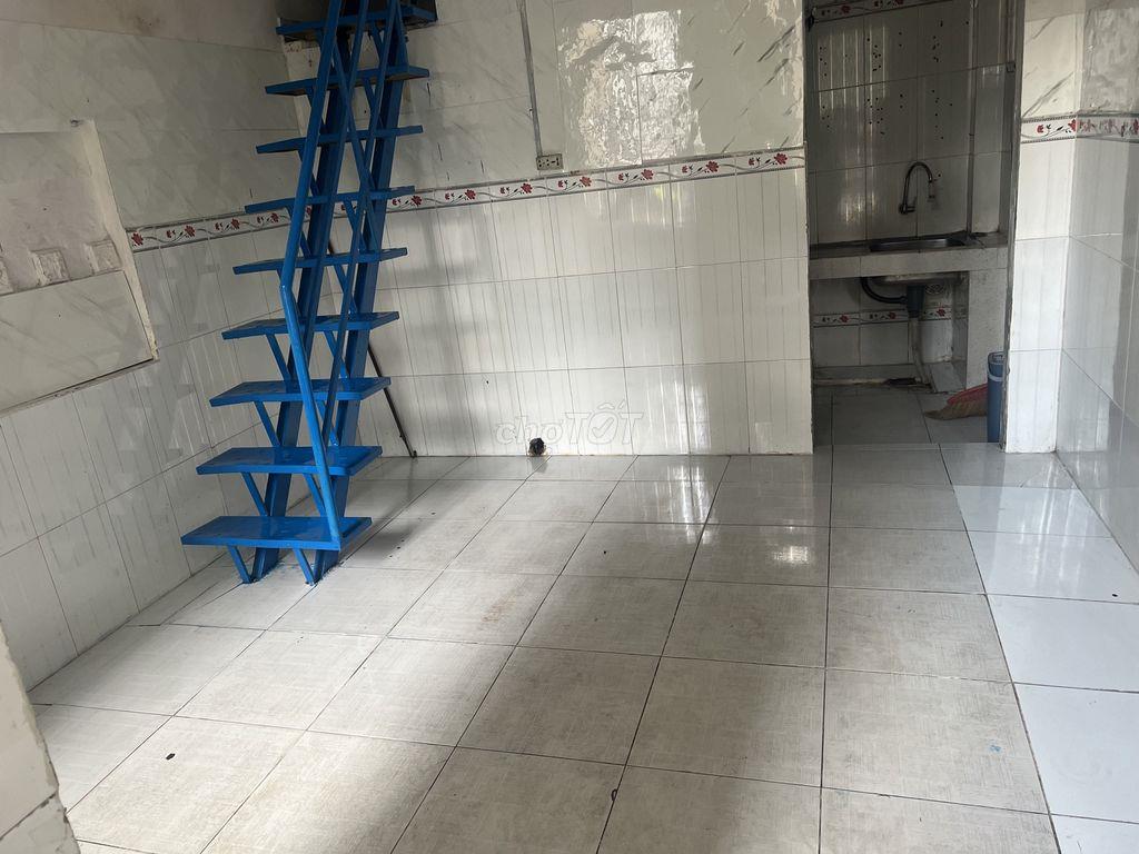 Nhà nhỏ nguyên căn 2 tầng đúc 