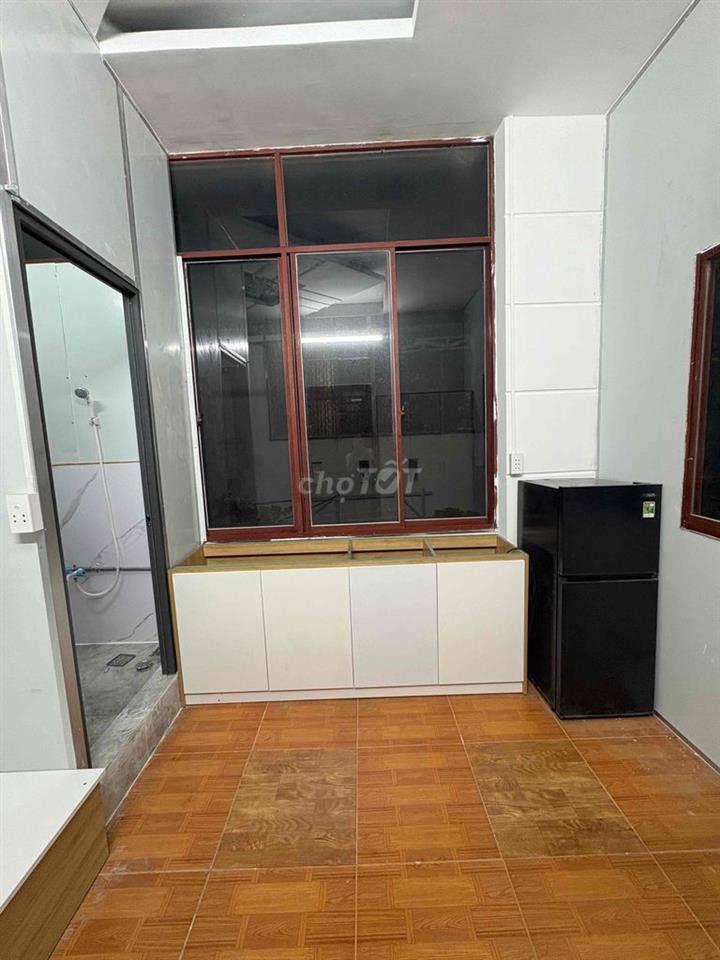 Cho thuê phòng cửa sổ thoáng mát, FREE giữ xe, máy giặt chung