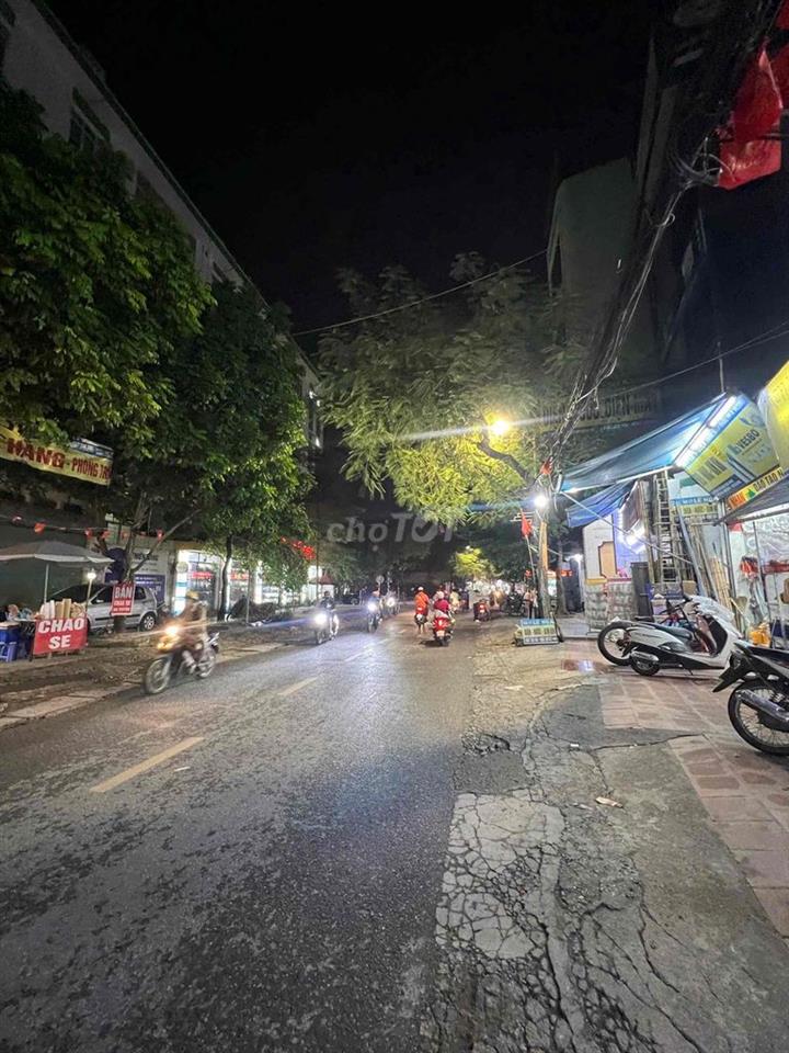 Bán Đất mặt tiền ngã tư đường Phú Diễn