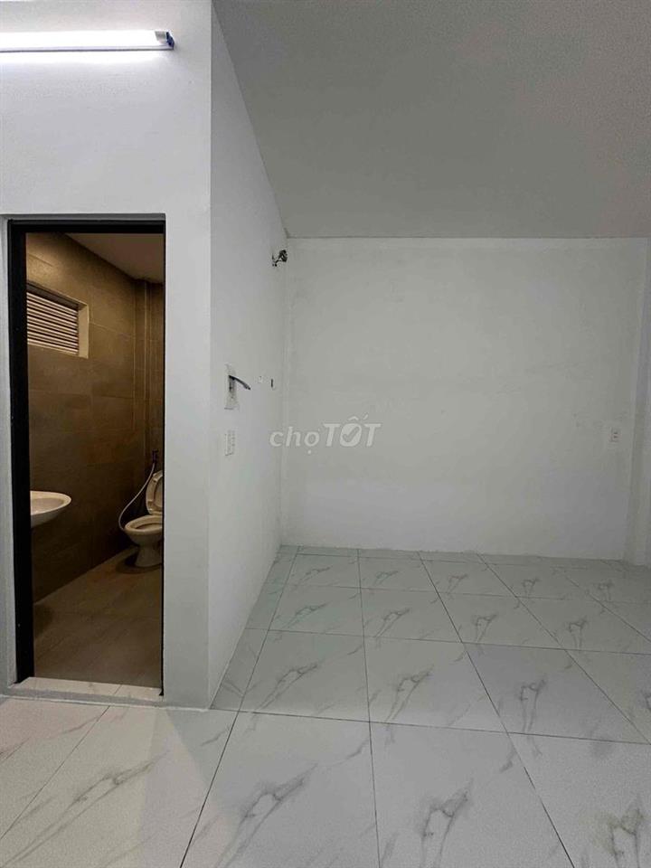 Cho thuê phòng có máy lạnh, sạch, yên tĩnh gần trường Long Bình Tân