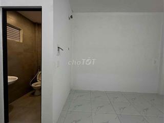 Cho thuê phòng có máy lạnh, sạch, yên tĩnh gần trường Long Bình Tân