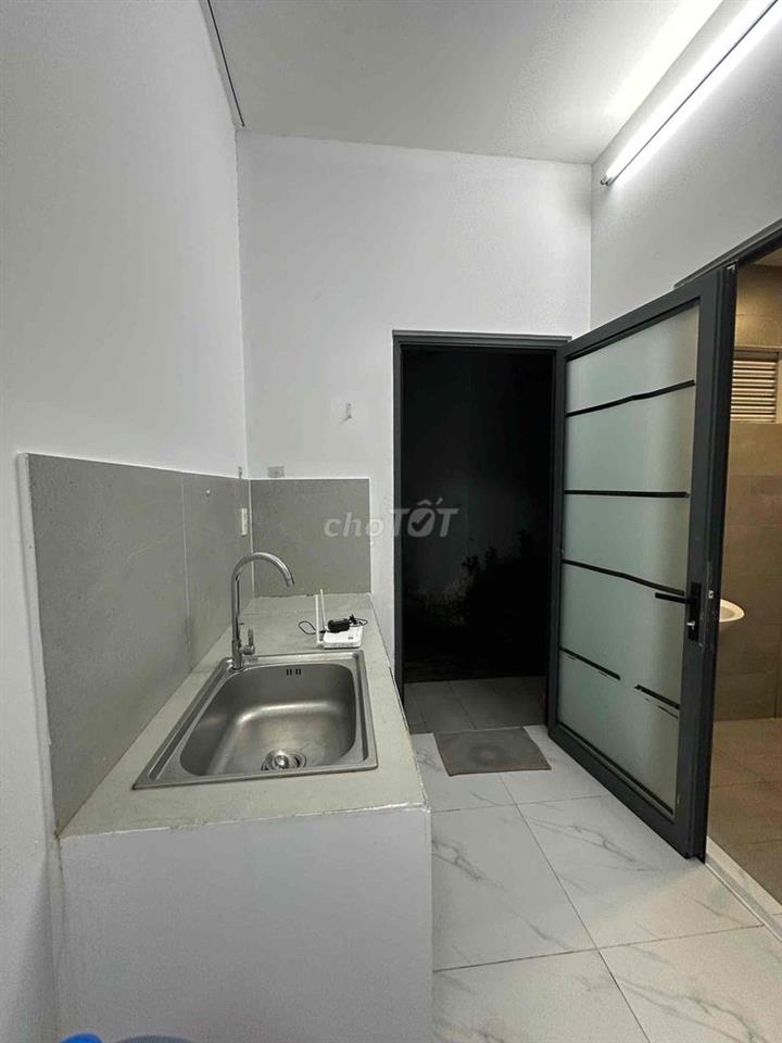 Cho thuê phòng có máy lạnh, sạch, yên tĩnh gần trường Long Bình Tân