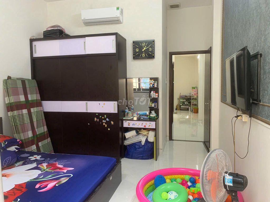 Nhà đang sử dụng còn khá mới quý anh chị về có thể ở ngay 