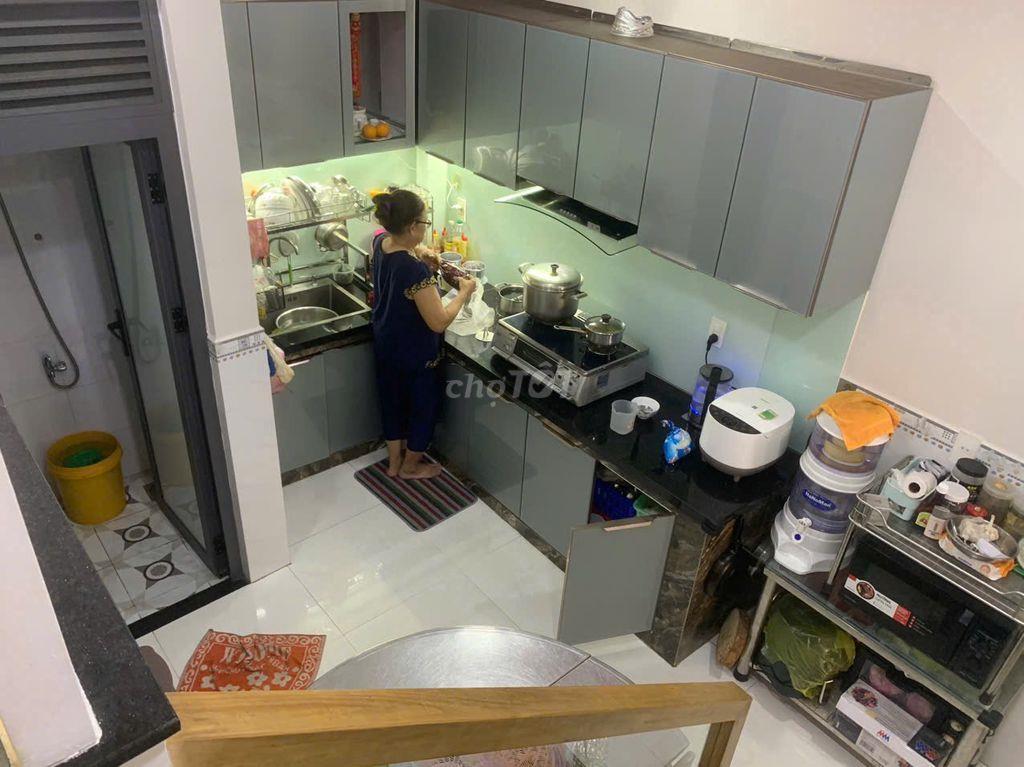 Nhà đang sử dụng còn khá mới quý anh chị về có thể ở ngay 