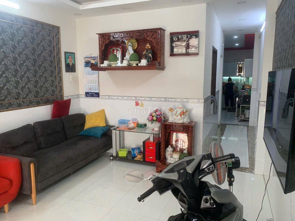Nhà đang sử dụng còn khá mới quý anh chị về có thể ở ngay 