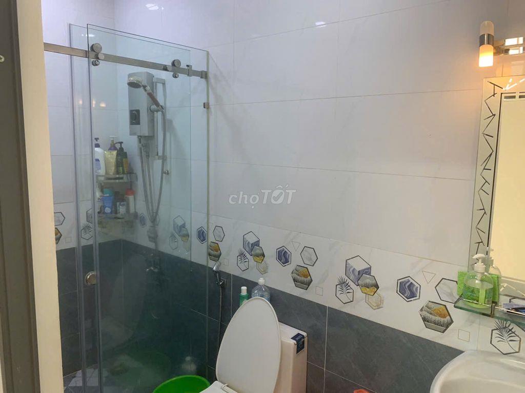 Nhà đang sử dụng còn khá mới quý anh chị về có thể ở ngay 