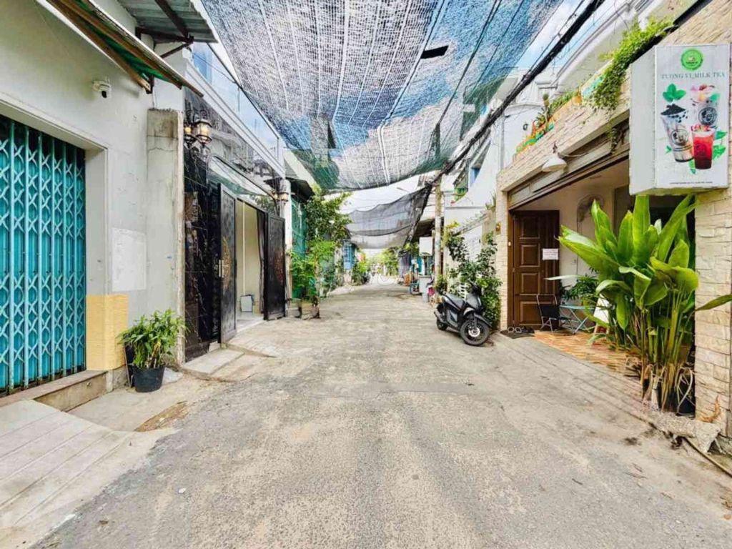 Nhà Hẻm xe hơi thông Bùi Quang Là, Gò Vấp