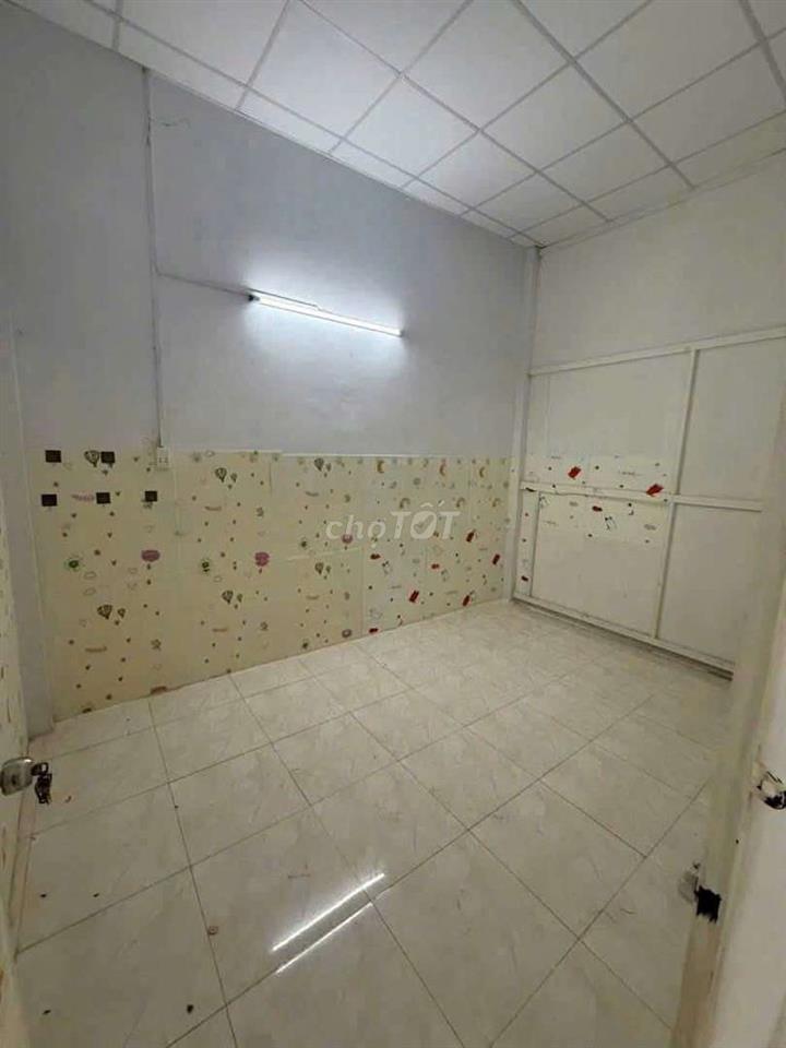 cho thuê nhà 3pn diện tích to hẻm 3m Lý Chiêu Hoang