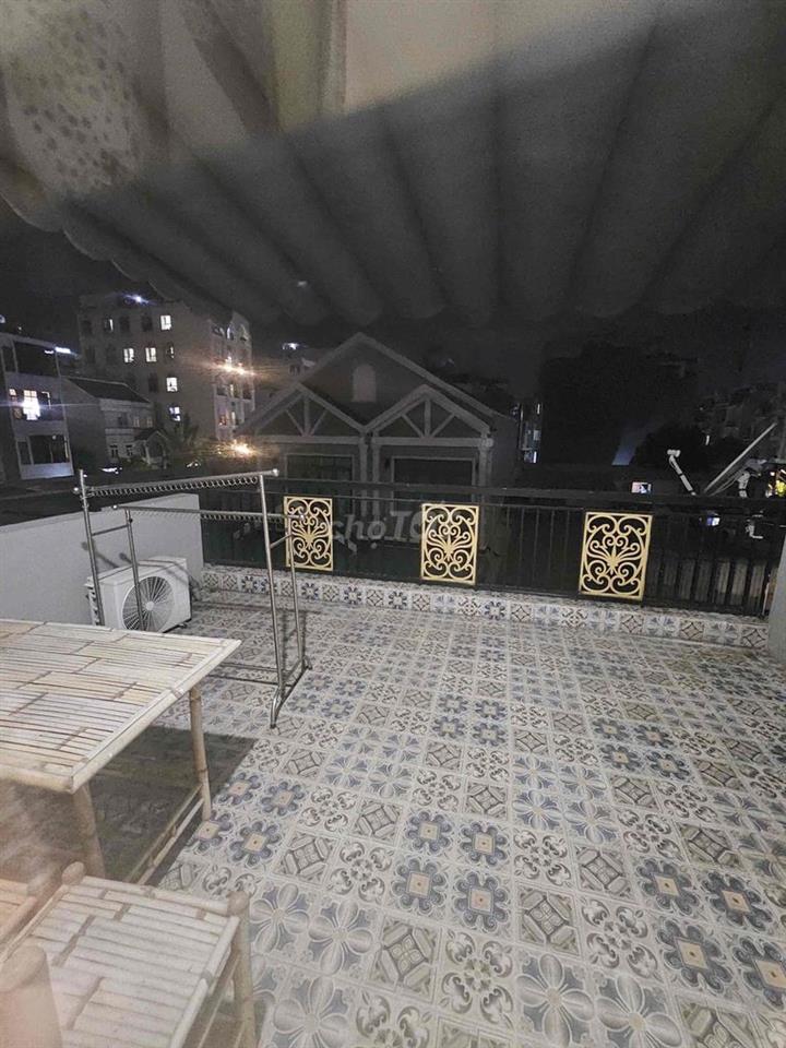 Cho sinh viên thuê CHDV có trang bị sẵn giường, tủ áo, máy lạnh