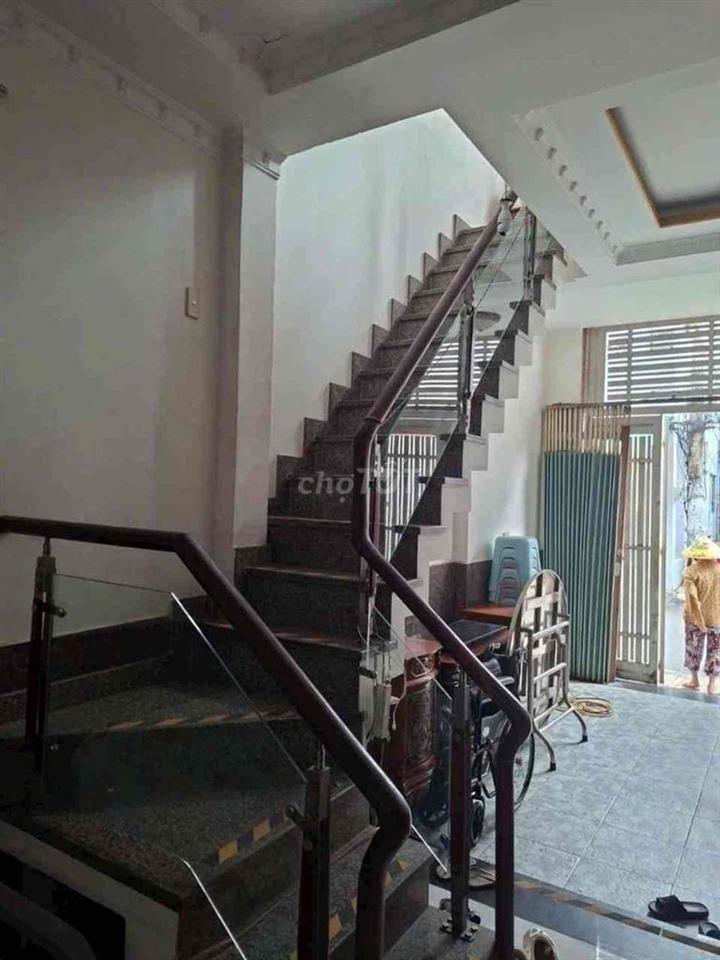 Nhà mặt tiền hẻm lớn 8m đậu xe ô tô