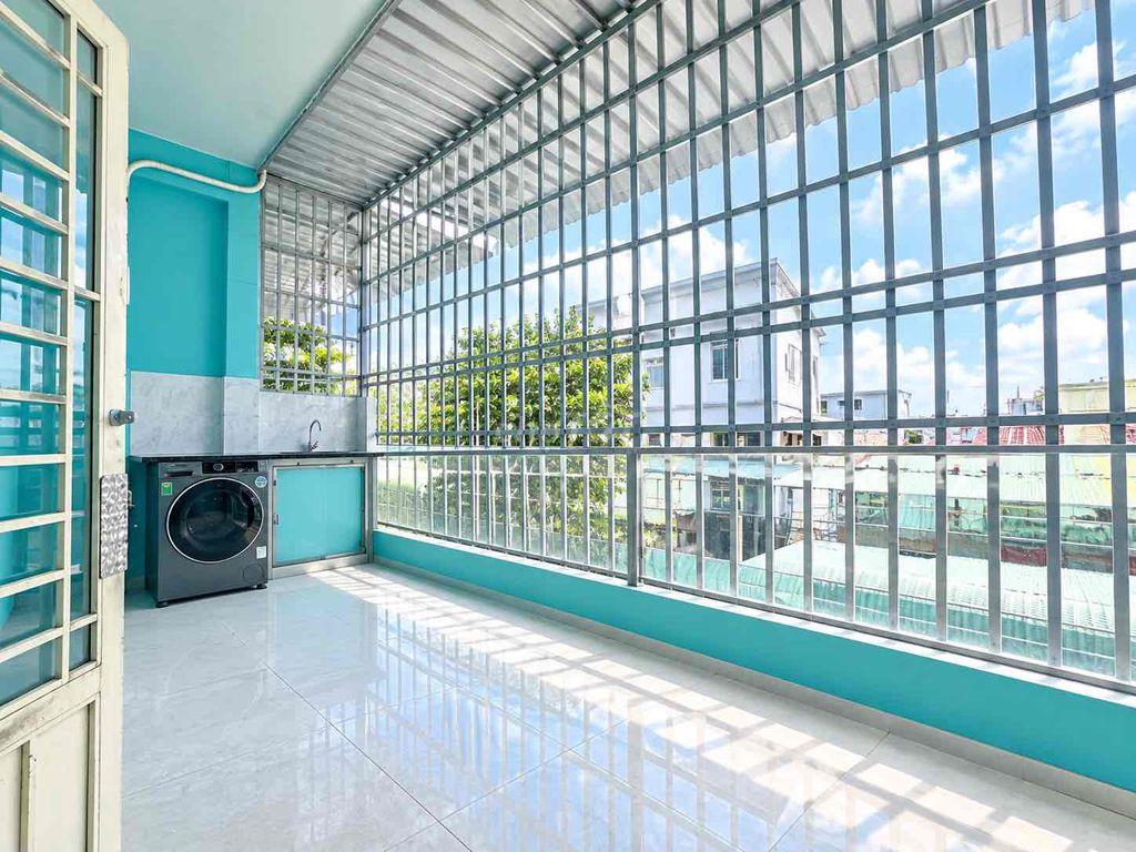 nhỉnh 2 tỷ - 2 tầng nhà đẹp 4x11, ngay Nguyễn Ảnh Thủ Trung Mỹ Tây