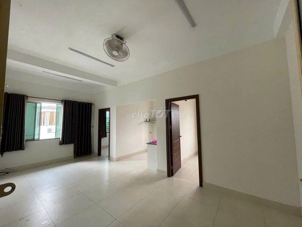 Chung cư Trường Sa-Quận 3, Ko NT, ban công 2PN, 85m2, giá 10tr/th