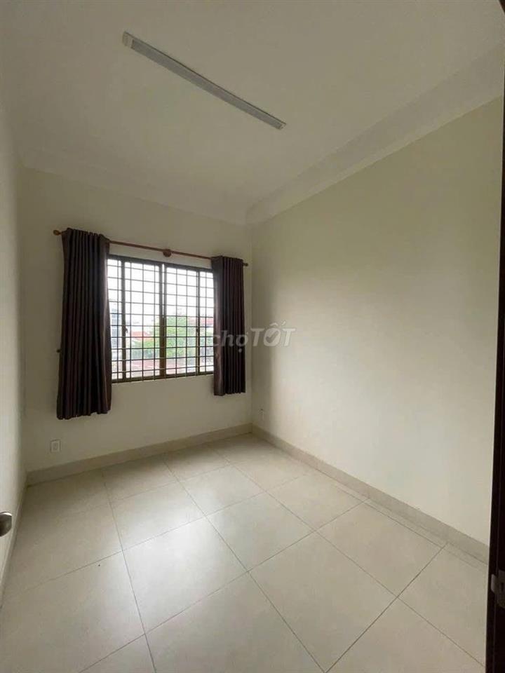 Chung cư Trường Sa-Quận 3, Ko NT, ban công 2PN, 85m2, giá 10tr/th