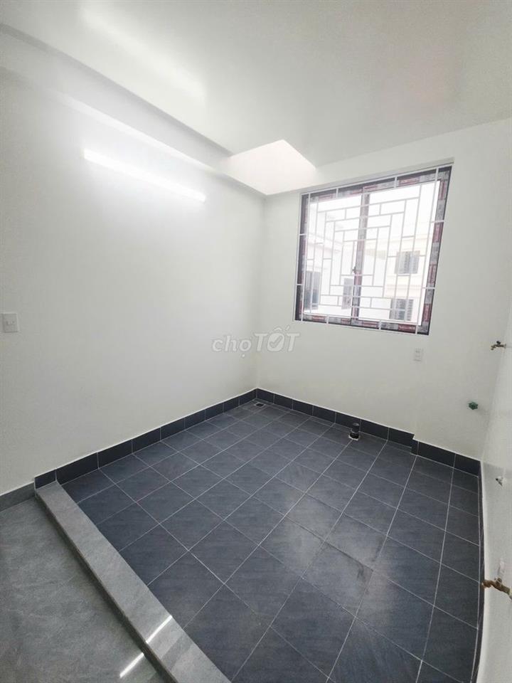 Nhà 3 tầng xây mới oto đỗ cửa ngày đêm