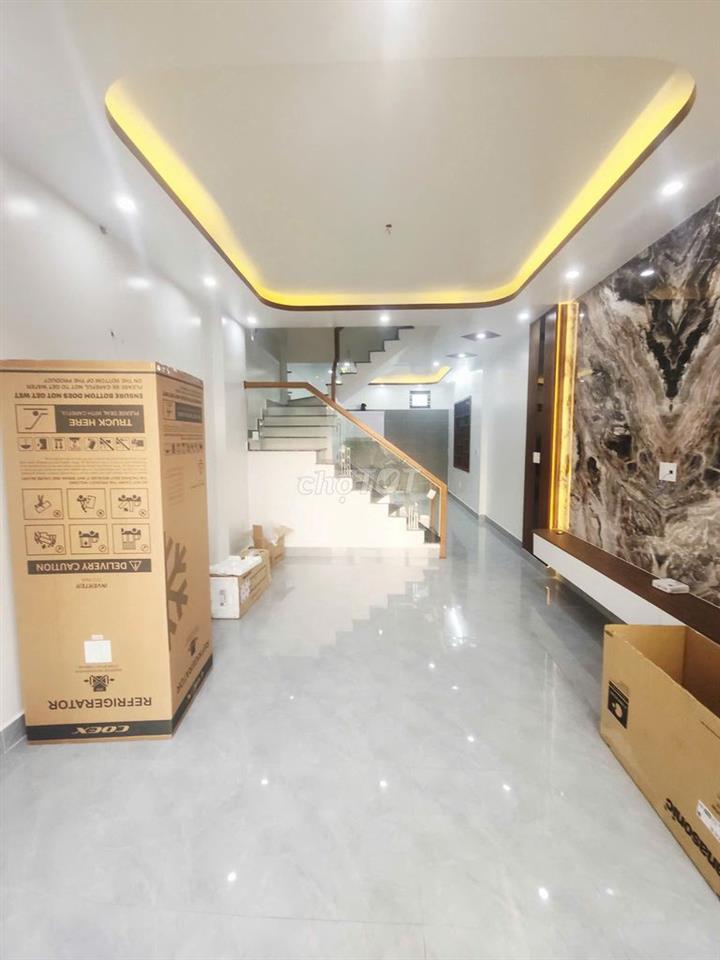 Nhà 3 tầng xây mới oto đỗ cửa ngày đêm