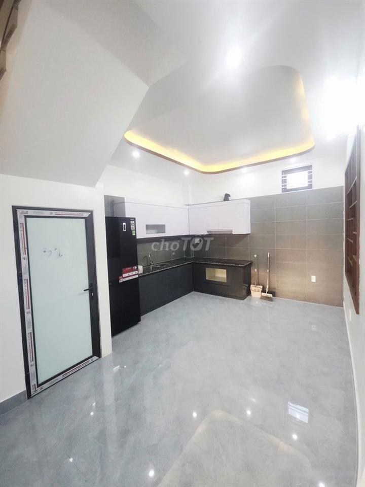Nhà 3 tầng xây mới oto đỗ cửa ngày đêm