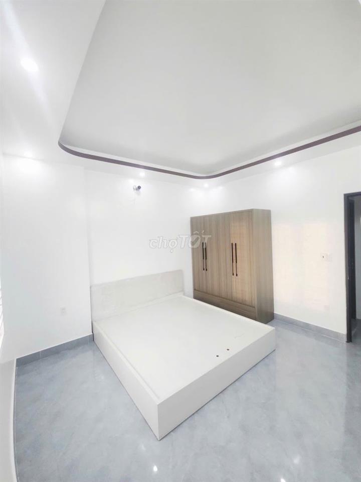 Nhà 3 tầng xây mới oto đỗ cửa ngày đêm