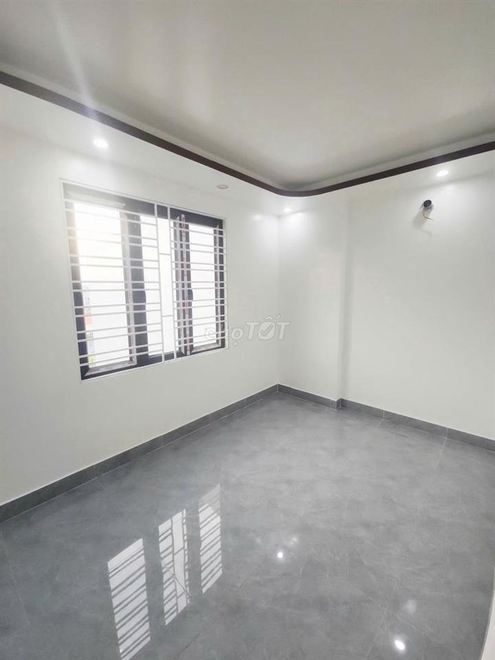 Nhà 3 tầng xây mới oto đỗ cửa ngày đêm
