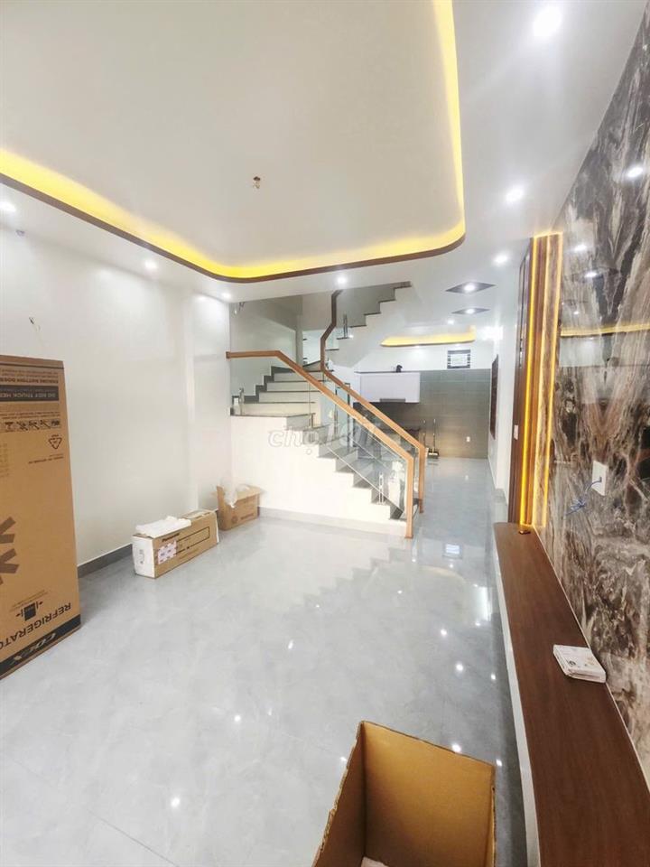 Nhà 3 tầng xây mới oto đỗ cửa ngày đêm