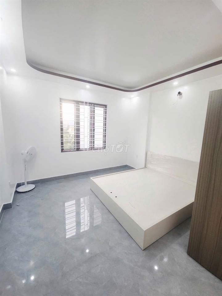 Nhà 3 tầng xây mới oto đỗ cửa ngày đêm