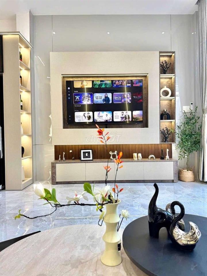 HỒNG BÀNG QUẬN 11 NGANG 5.6M 3 TẦNG HẺM XE HƠI 8M FULL NỘI THẤT 5,5 TỶ