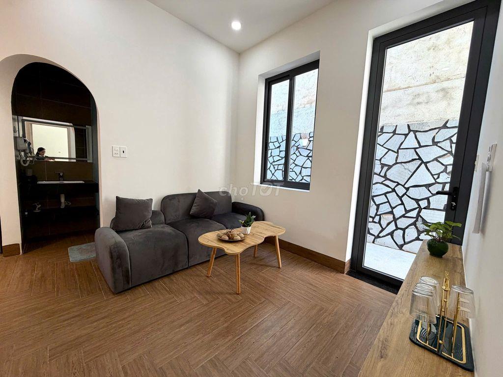 CHO THUÊ CĂN HỘ 2 PHÒNG NGỦ CÓ BAN CÔNG VIEW ĐẸP FULL NỘI THẤT PHƯỜNG