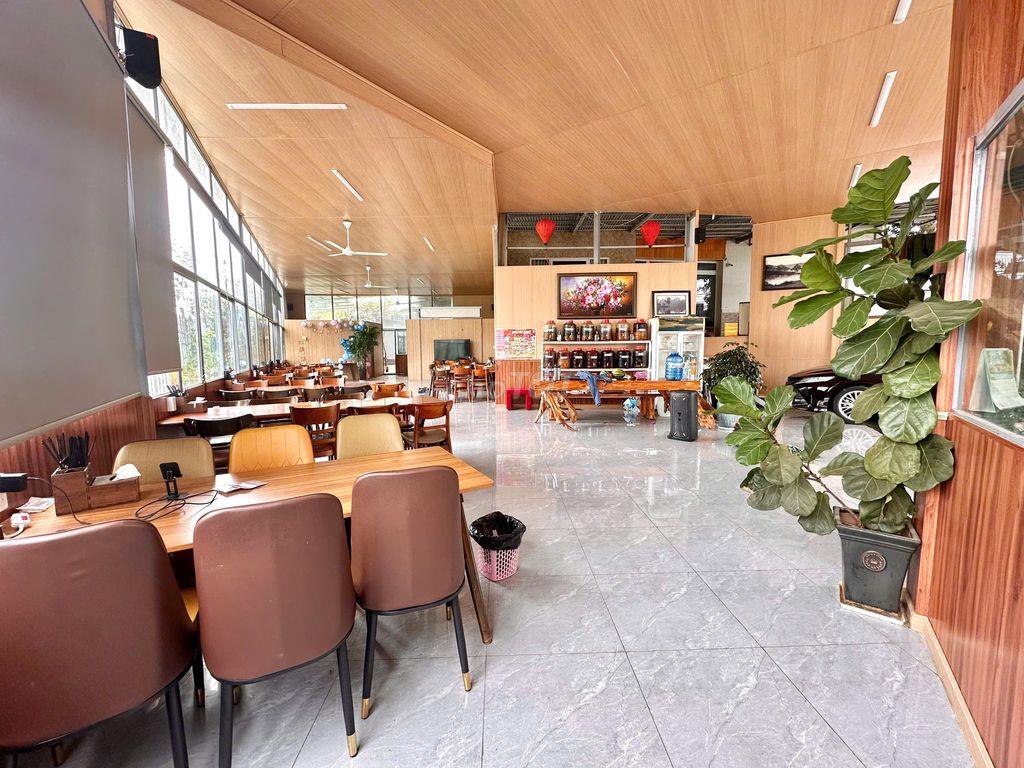CHO .THUÊ MẶT BẰNG ĐẦY ĐỦ NỘI THẤT 250M2 VÀO LÀ KINH DOANH NGAY ĐƯỜNG