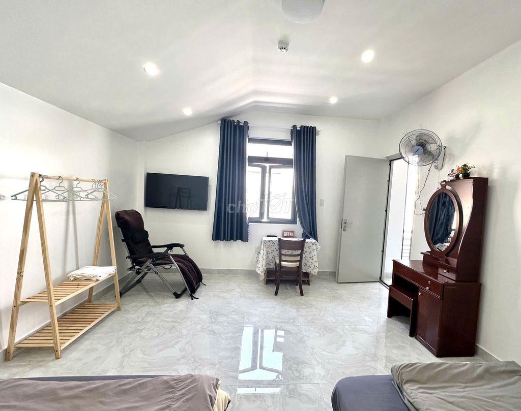 CHO THUÊ CĂN HỘ ÁP MÁI 1 PHÒNG NGỦ FULL NỘI THẤT CÓ BAN CÔNG ĐƯỜNG
