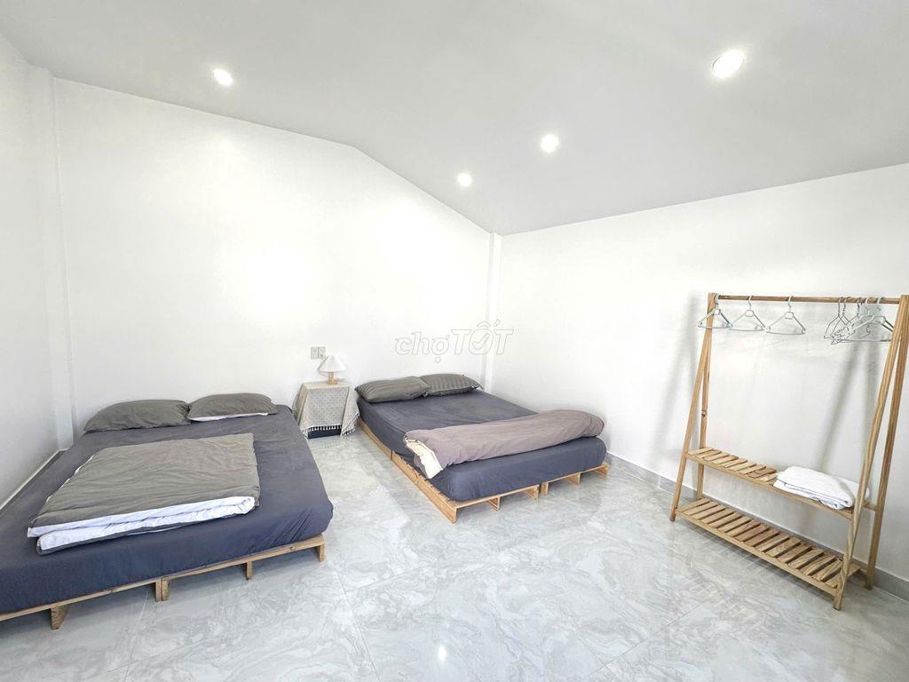 CHO THUÊ CĂN HỘ ÁP MÁI 1 PHÒNG NGỦ FULL NỘI THẤT CÓ BAN CÔNG ĐƯỜNG
