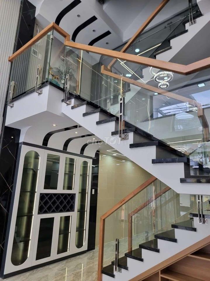 bán nhà hẻm rộng ,