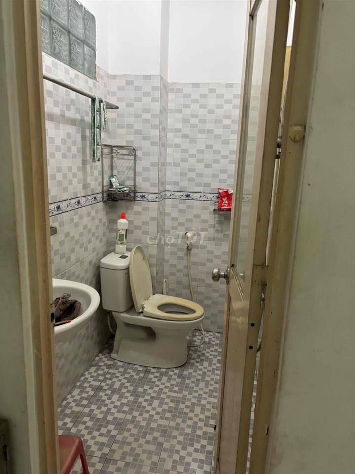 cho nam sinh viên thuê nhà