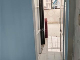 Cho thuê 2 lầu 4 phòng 4wc