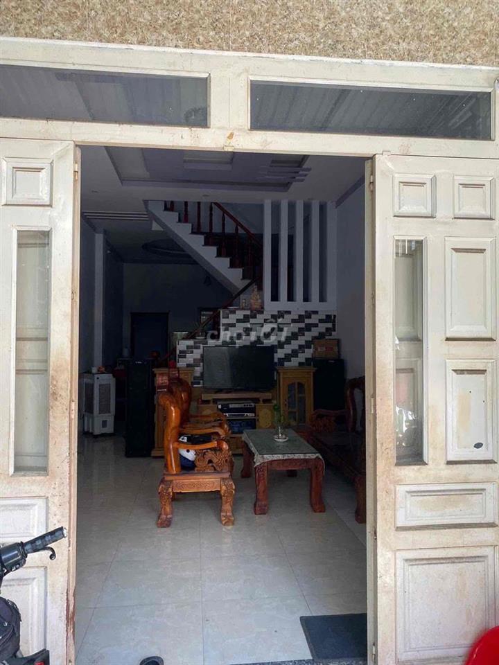 Nhà 1 lầu 1 trệt hẻm xe hơi vô được , thổ cư