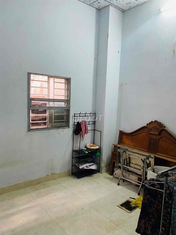 Nhà 1 lầu 1 trệt hẻm xe hơi vô được , thổ cư