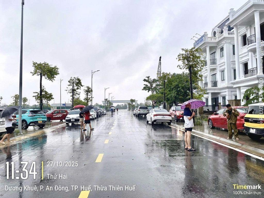 HUẾ MƯA MÀ ĐƯỜNG PHÚ XUÂN CITY VẪN KHÔ RÁO NHƯ THẾ NÀY ĐÂY CẢ NHÀ ƠI!