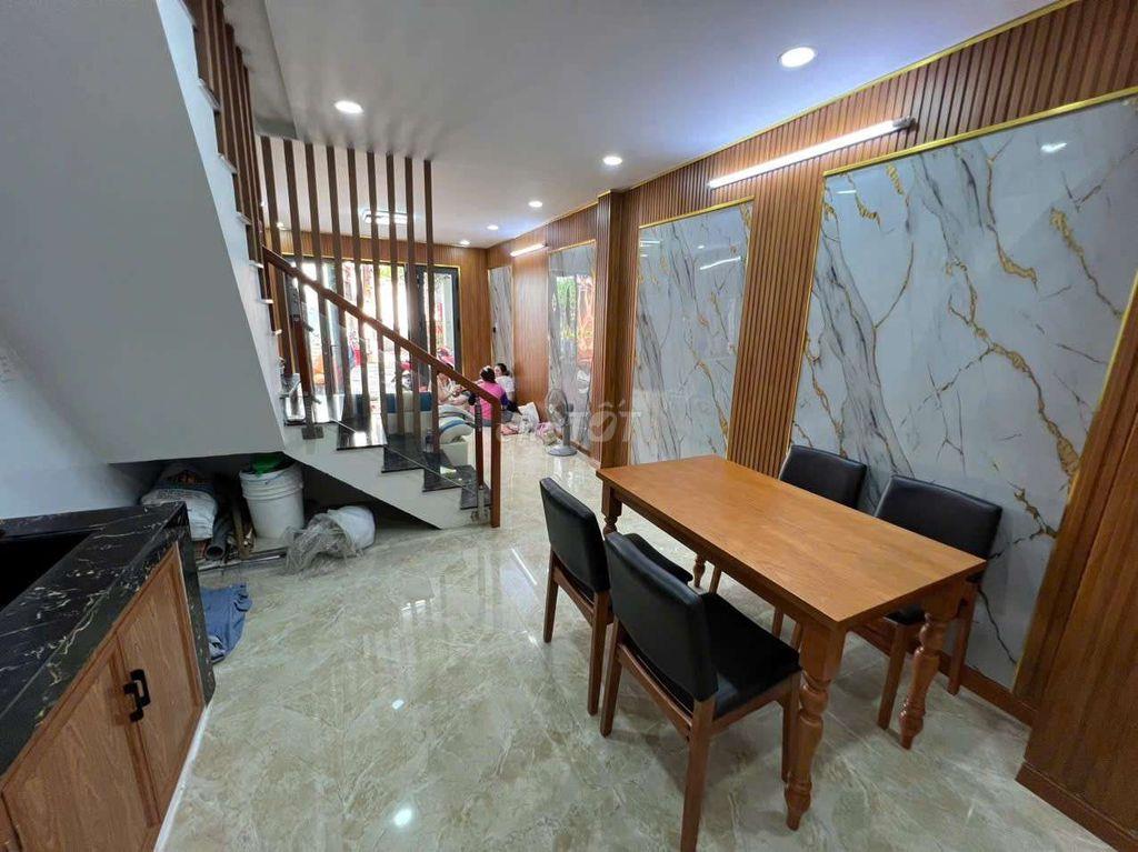 Nhà 3 phòng ngủ - Hẻm 4M - Gần Cầu Chà Và