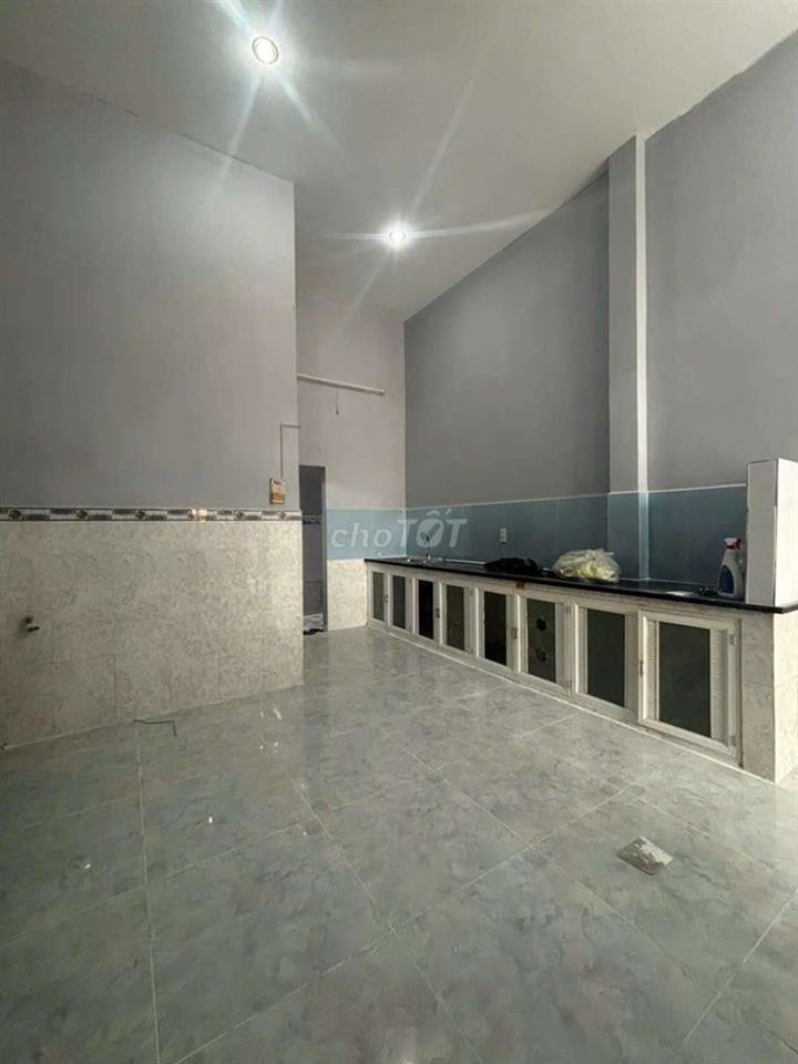 NHÀ HẺM XE TẢI 500KG - CÓ SÂN THƯỢNG. GẦN BXQ8
