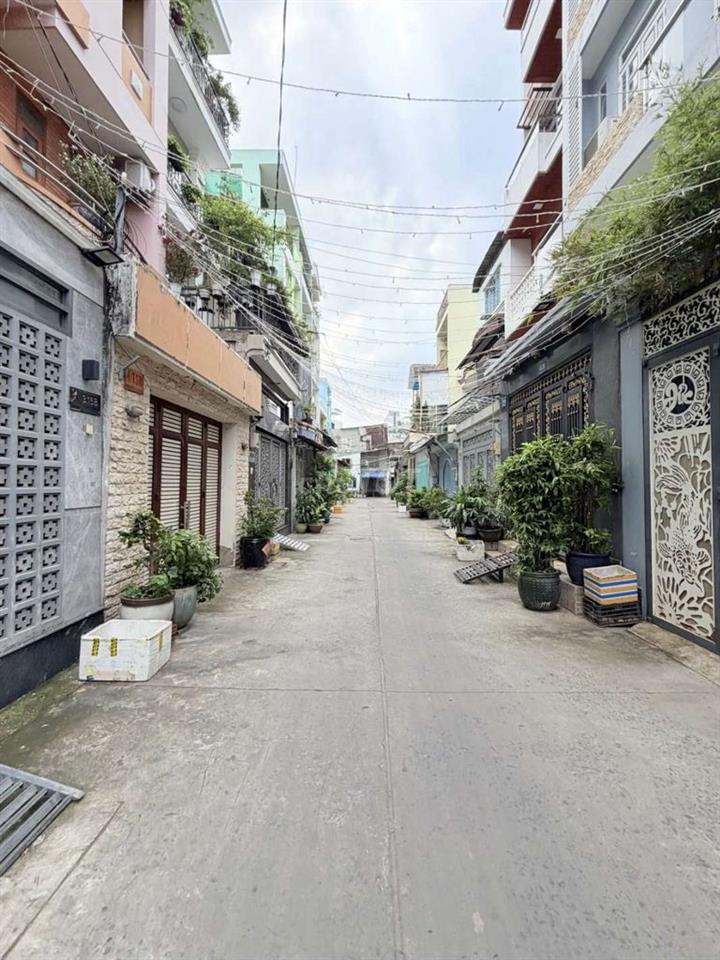 CĂN HỘ DỊCH VỤ 3 TẦNG - HẺM ÔTÔ. NGAY GỐC TẠ QUANG BỬU