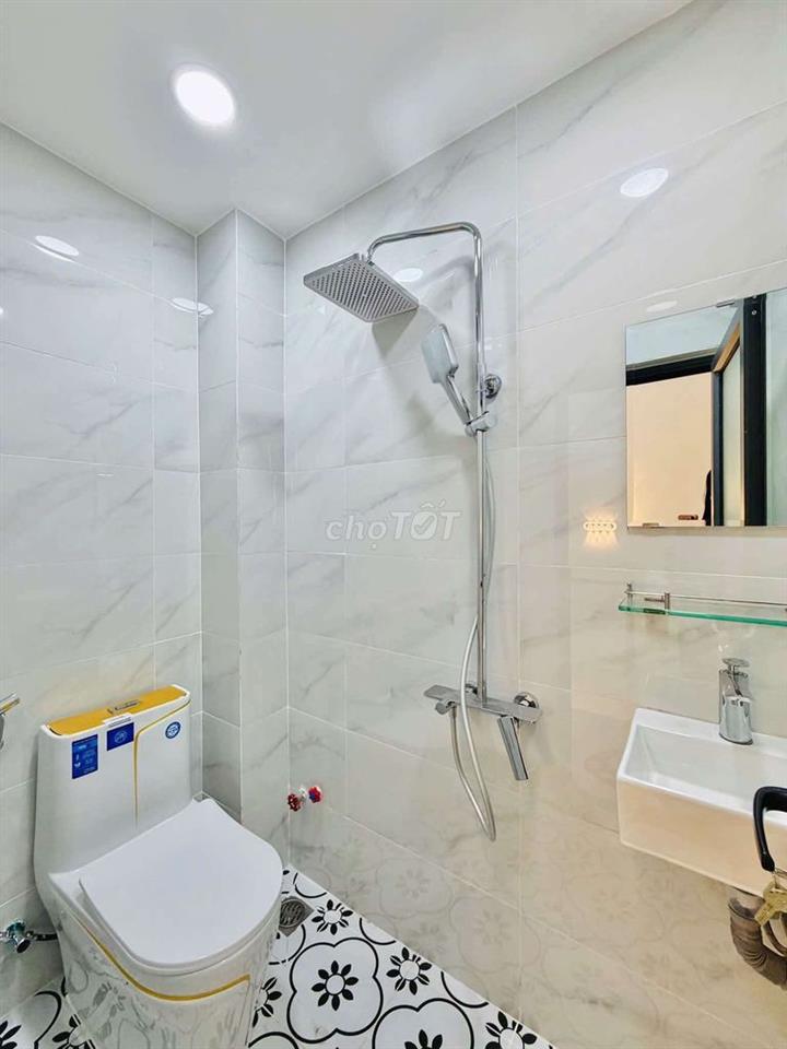 Nhà mới 100% full nội thất cao cấp dt 3x10m 1 lầu 2pn Quang Trung