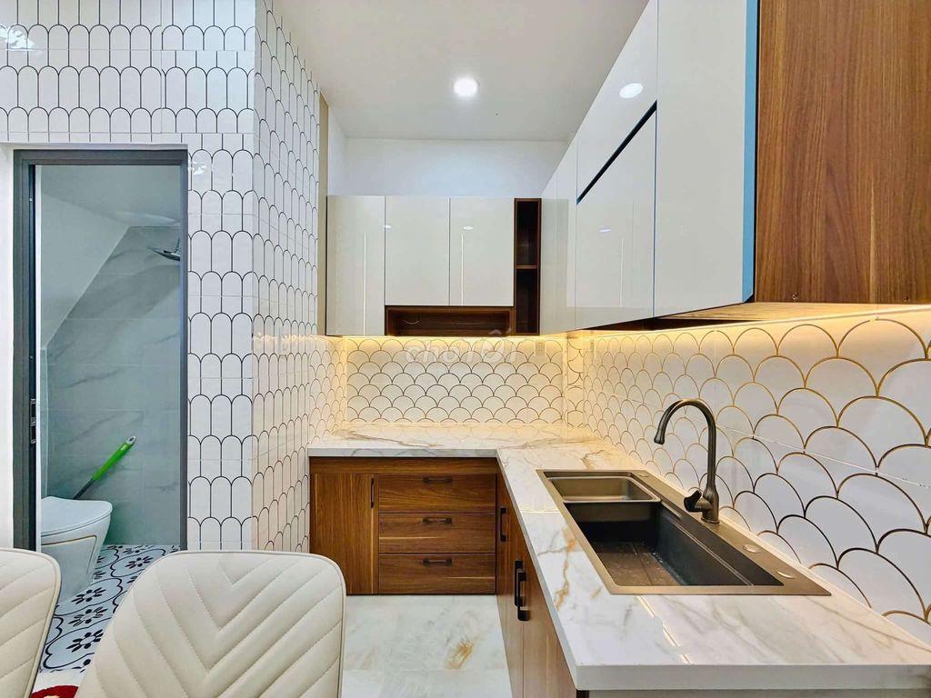 Nhà mới 100% full nội thất cao cấp dt 3x10m 1 lầu 2pn Quang Trung