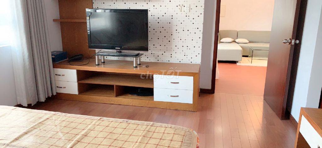 Cho Thuê Căn Hộ Cao Cấp Hùng Vương Plaza - 129m², 2 Phòng Ngủ, Full NT