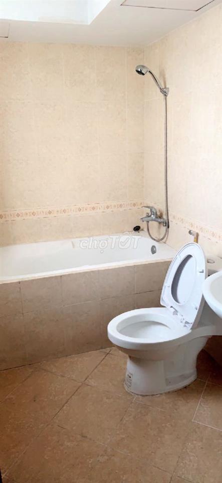 Cho Thuê Căn Hộ Cao Cấp Hùng Vương Plaza - 129m², 2 Phòng Ngủ, Full NT