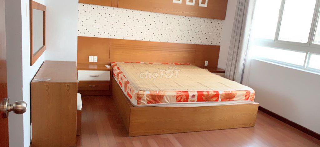 Cho Thuê Căn Hộ Cao Cấp Hùng Vương Plaza - 129m², 2 Phòng Ngủ, Full NT