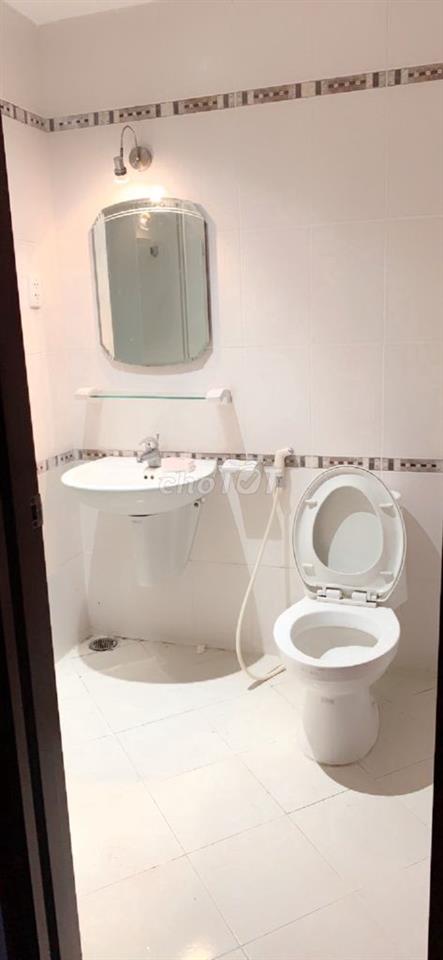 Cho Thuê Căn Hộ Cao Cấp Hùng Vương Plaza - 129m², 2 Phòng Ngủ, Full NT